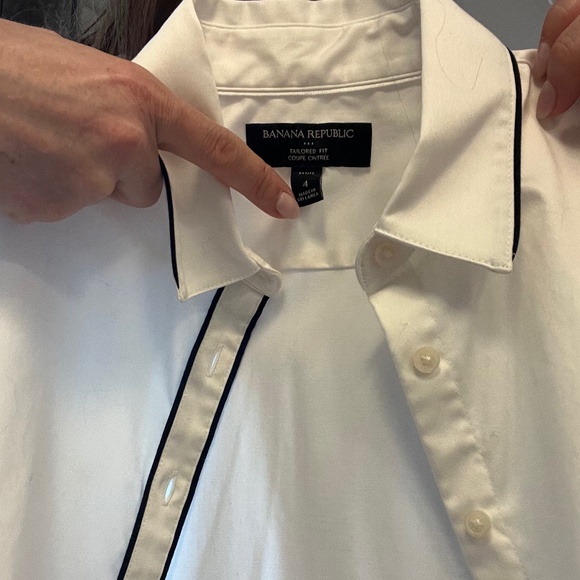 Banana Republic Tailored fit button down Size 4 - Picture 3 of 3